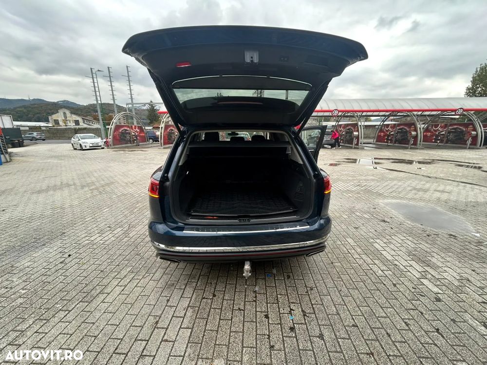 Volkswagen Touareg 3.0 V6 e-Hybrid 4Motion Aut. Elegance - 3