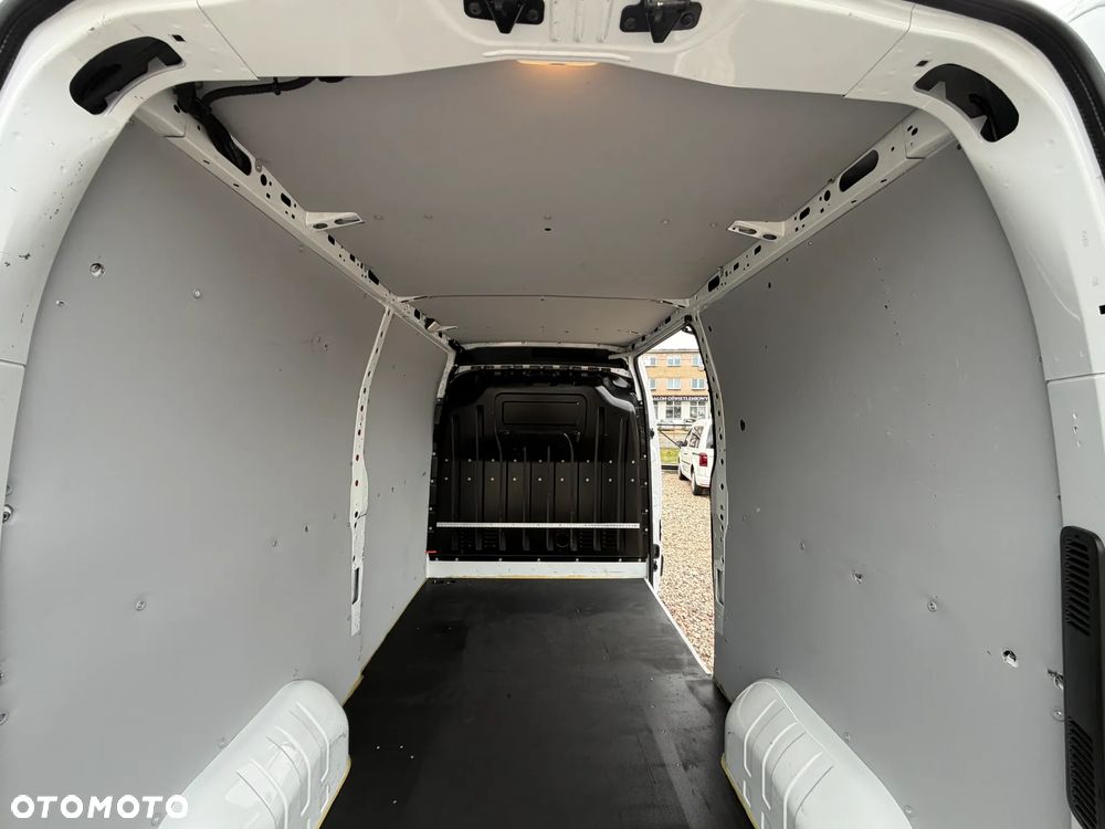 Renault MASTER L2H2 VAN Extended Grip przystosowany fabrycznie do jazdy po grząskim terenie, Mocny silnik 2.3dci 150KM Wzmocniony DMC:3.5t Ładowność 1361kg, Klimatronic, Fotel PNEUMATYCZNY, Kamera cofania, Parktroniki, Minibar, Tempomat, MP3, Bluetooth, USB, Lustro Wide View, Zawiasy drzwi 270', Zabudowa ładowni z instalacją DEFA 230V pod Serwis lub Warsztat, Nowe opony zimowe! - 28