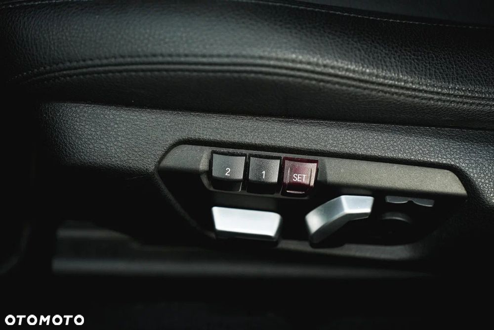 BMW Seria 3 330i xDrive Edition M Sport Shadow - 14