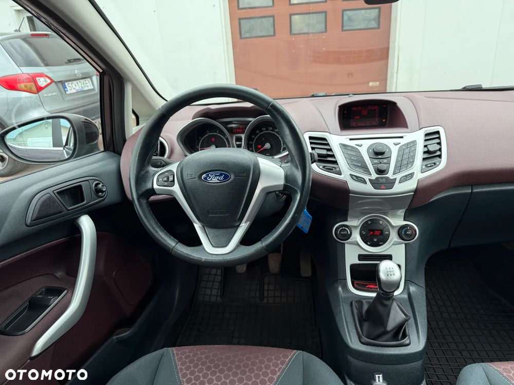 Ford Fiesta 1.25 Celebration - 23