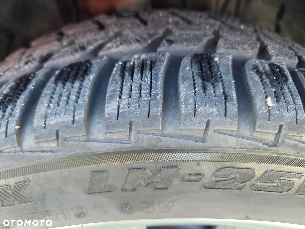 Toyota Camry 2.5 Hybrid Executive CVT - 38