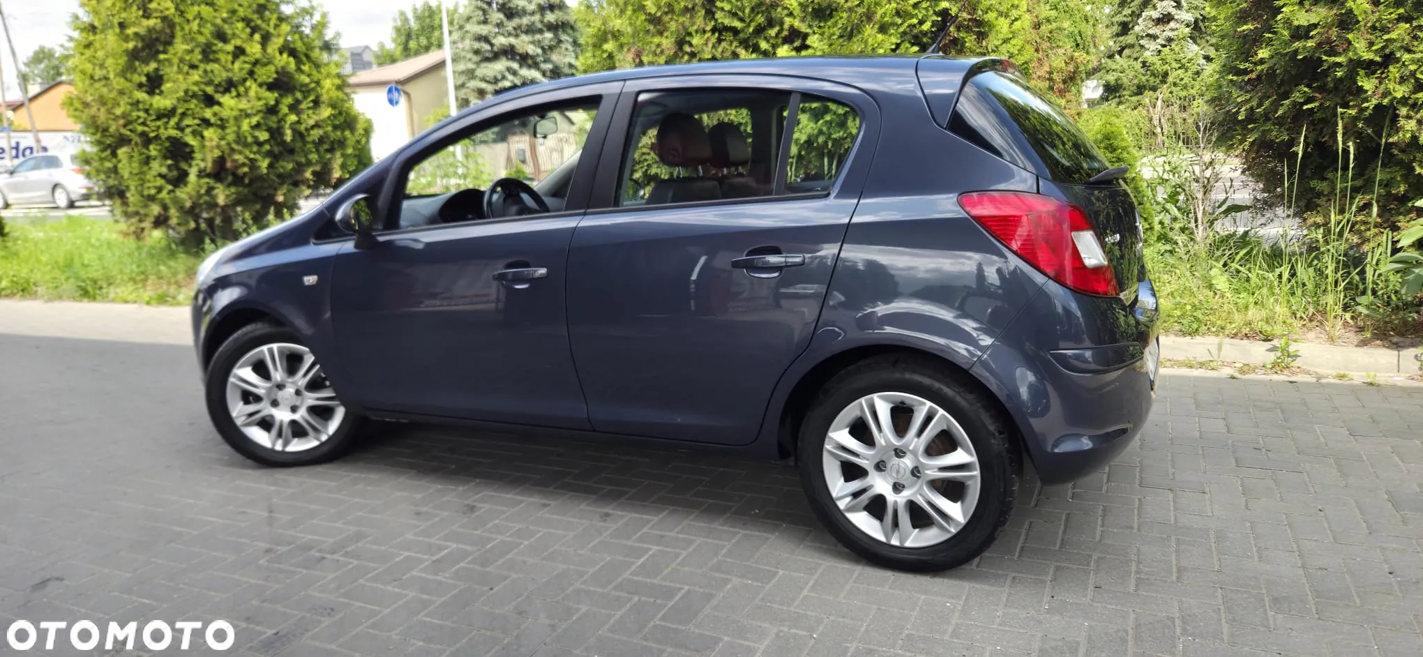 Opel Corsa 1.4 16V Cosmo - 9