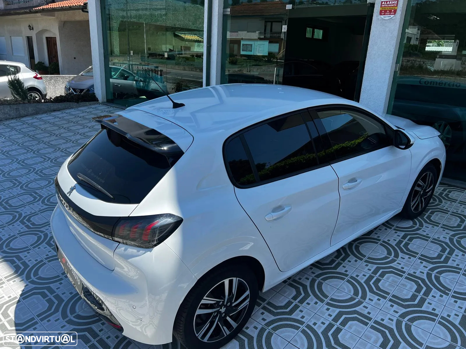 Peugeot 208 1.2 PureTech Allure Pack EAT8 - 8