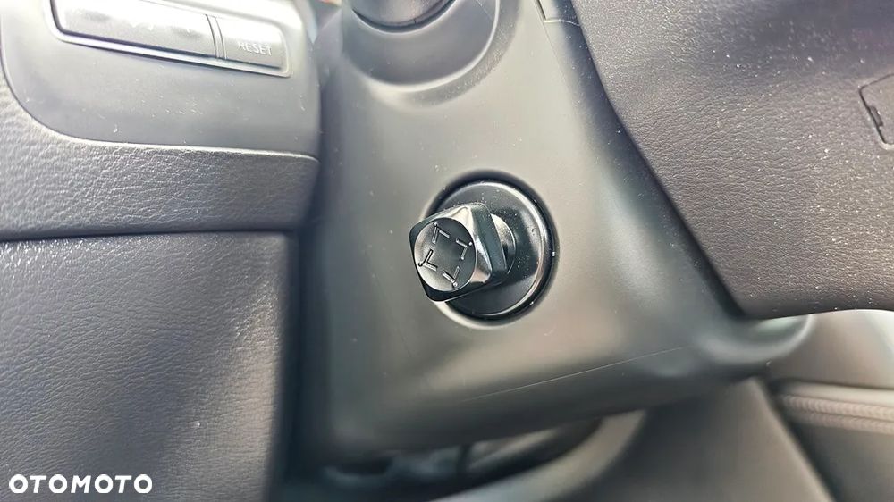 Infiniti Q60 - 28