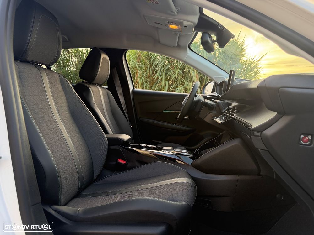 Peugeot e-208 Allure Pack - 18