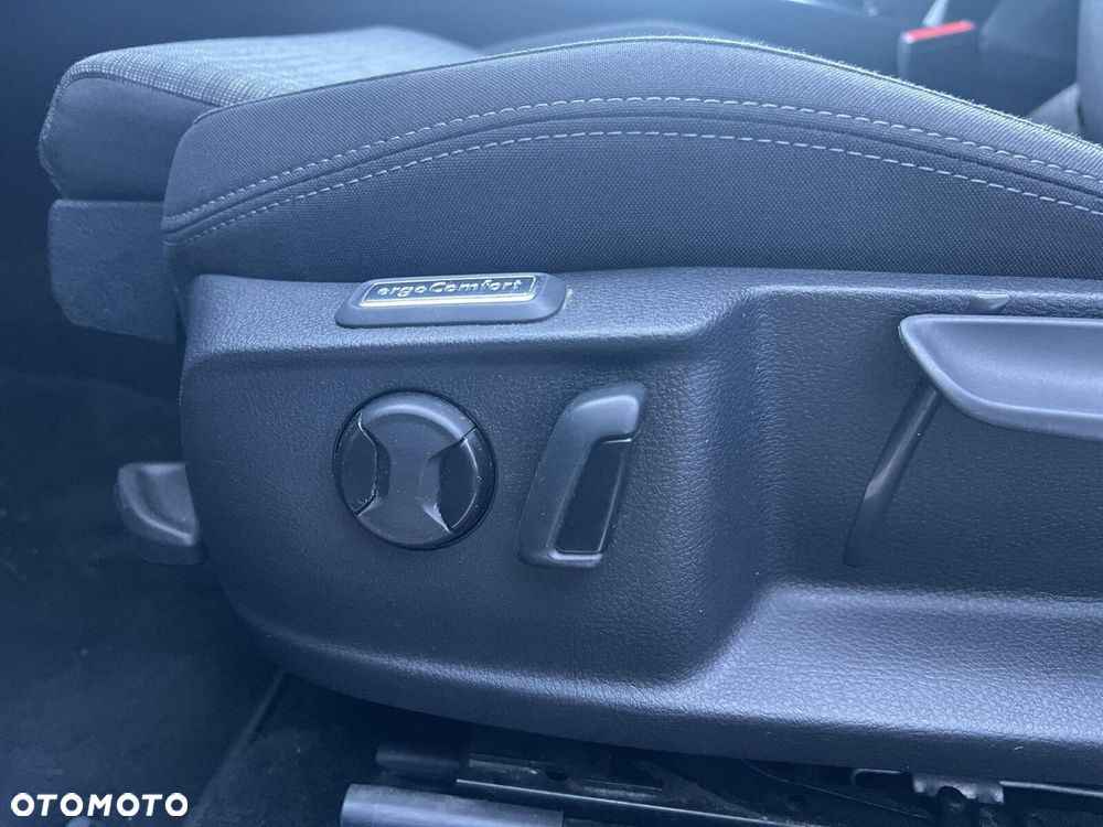 Volkswagen Passat - 11
