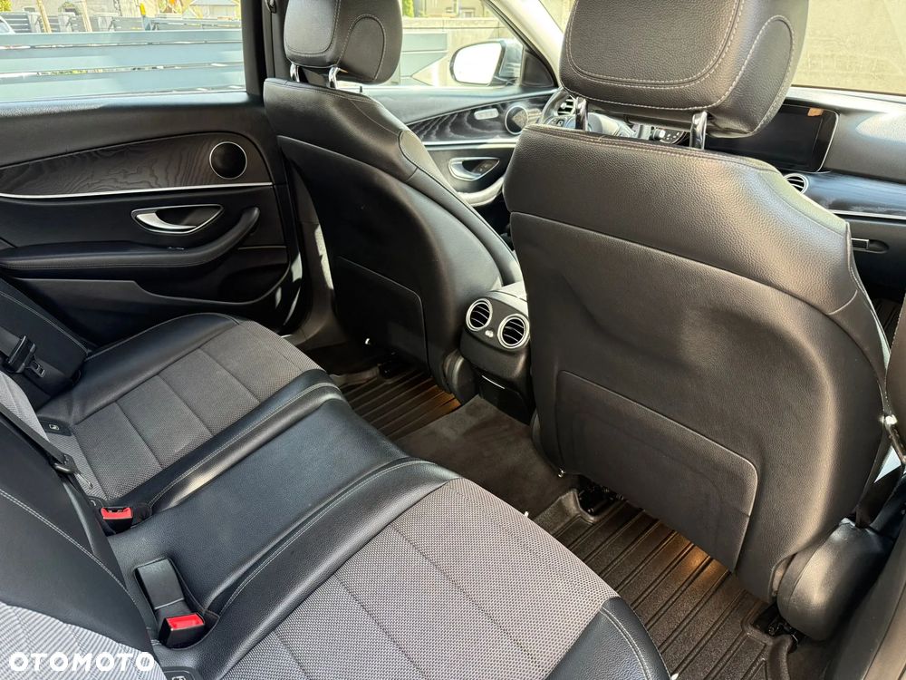 Mercedes-Benz Klasa E 250 9G-TRONIC Avantgarde - 9