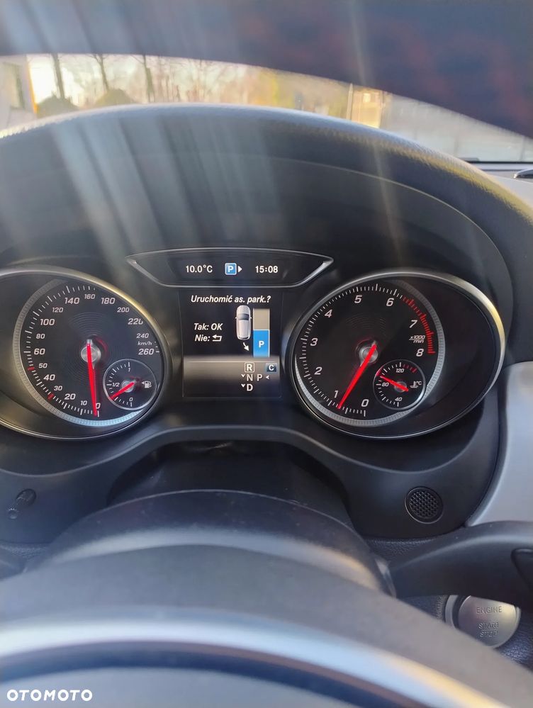 Mercedes-Benz CLA 180 7G-DCT UrbanStyle Edition - 24