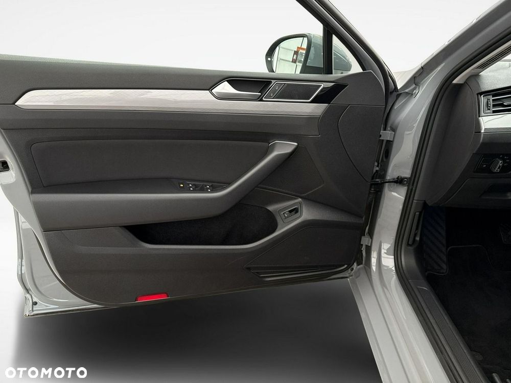 Volkswagen Passat - 11