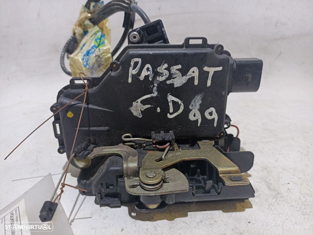 Fechadura / fecho porta frente direito VOLKSWAGEN Passat (3B3) - 2
