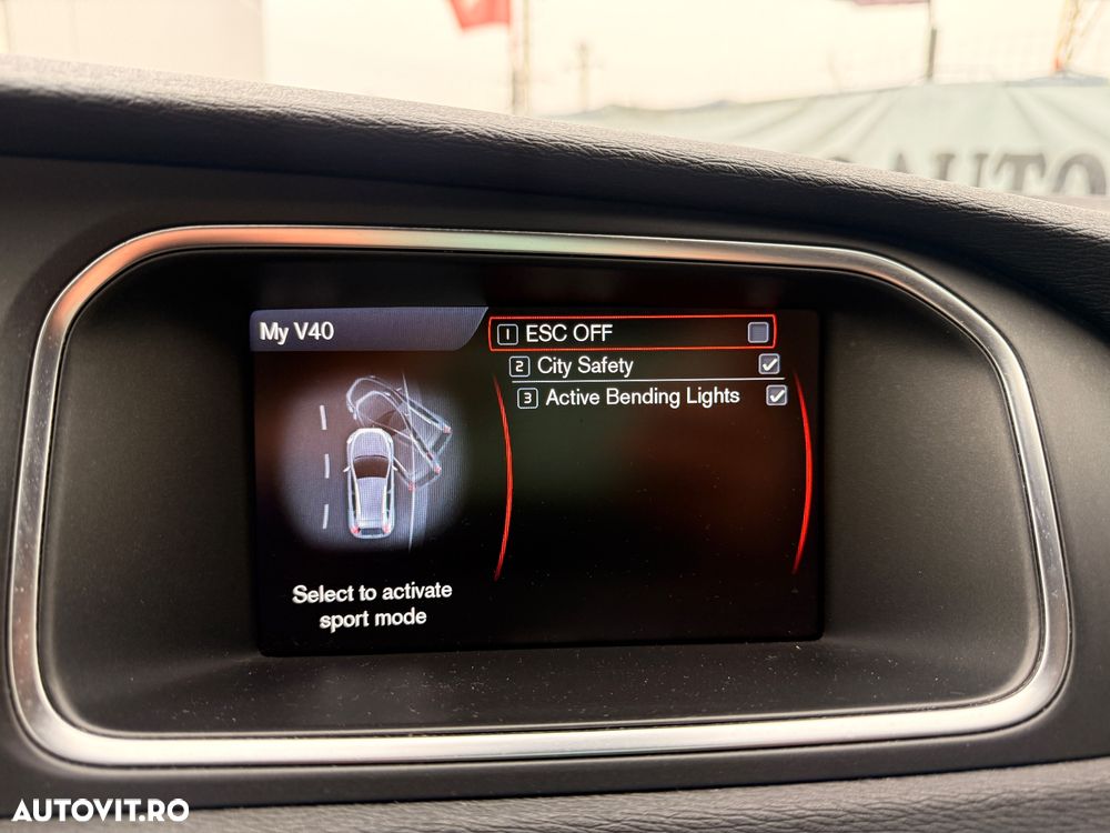 Volvo V40 Cross Country D3 Momentum - 12