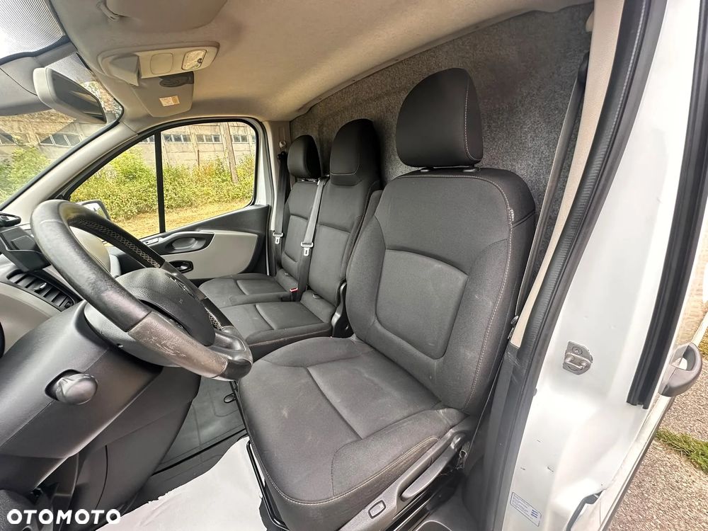 Renault Trafic L1H1 1.6 diesel 145kM, manual, 2016 rok WEBASTO, BAGAŻNIK DACHOWY THULE, KAMERA COFANIA, HAK, CZUJNIKI PARKOWANIA, DRZWI PRZESUWNE Z OBU STRON! - 29