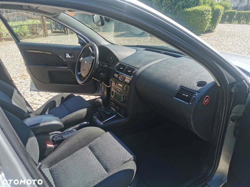 Ford Mondeo 1.8 Ghia X - 9
