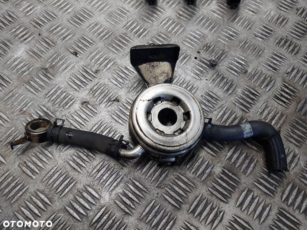 OBUDOWA PODSTAWA FILTRA OLEJU TOYOTA COROLLA E11 LIFT 2.0 D4D - 1