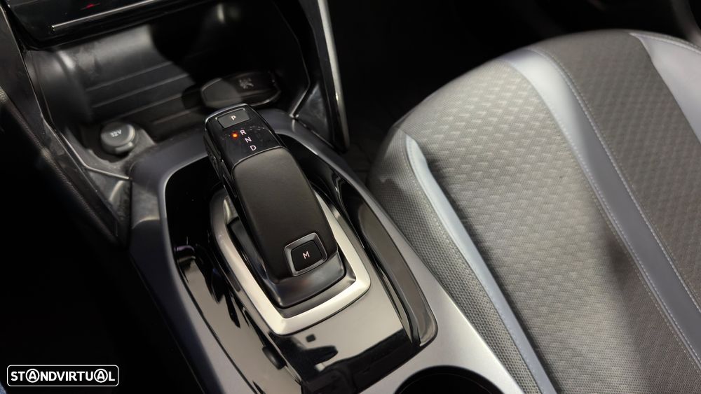 Peugeot 2008 1.2 PureTech Allure EAT8 - 32