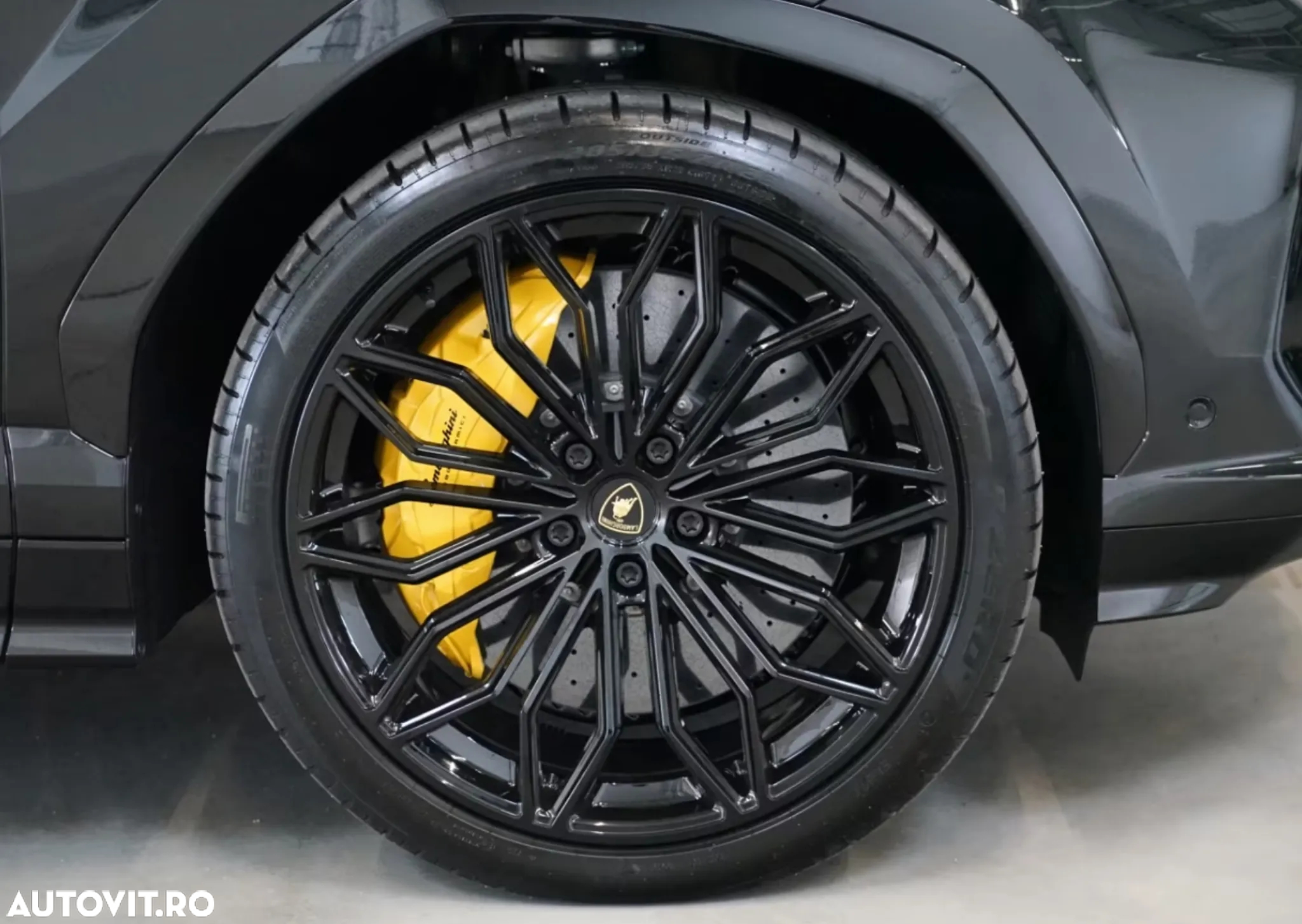 Lamborghini URUS - 15