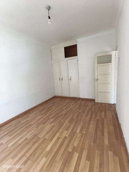 T2 Mina de água, 1º andar, junto à estação comboios - Grande imagem: 4/10