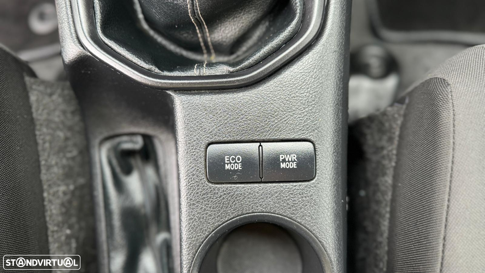 Toyota Hilux 2.4 D-4D 4X4 - 16