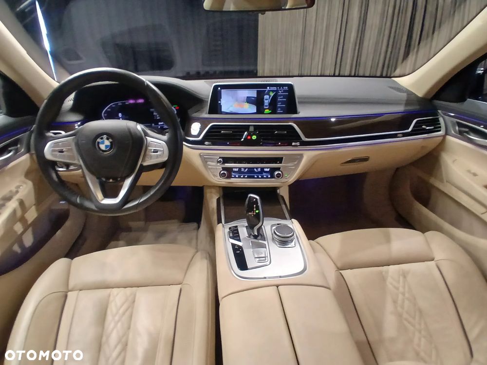 BMW Seria 7 740i - 4