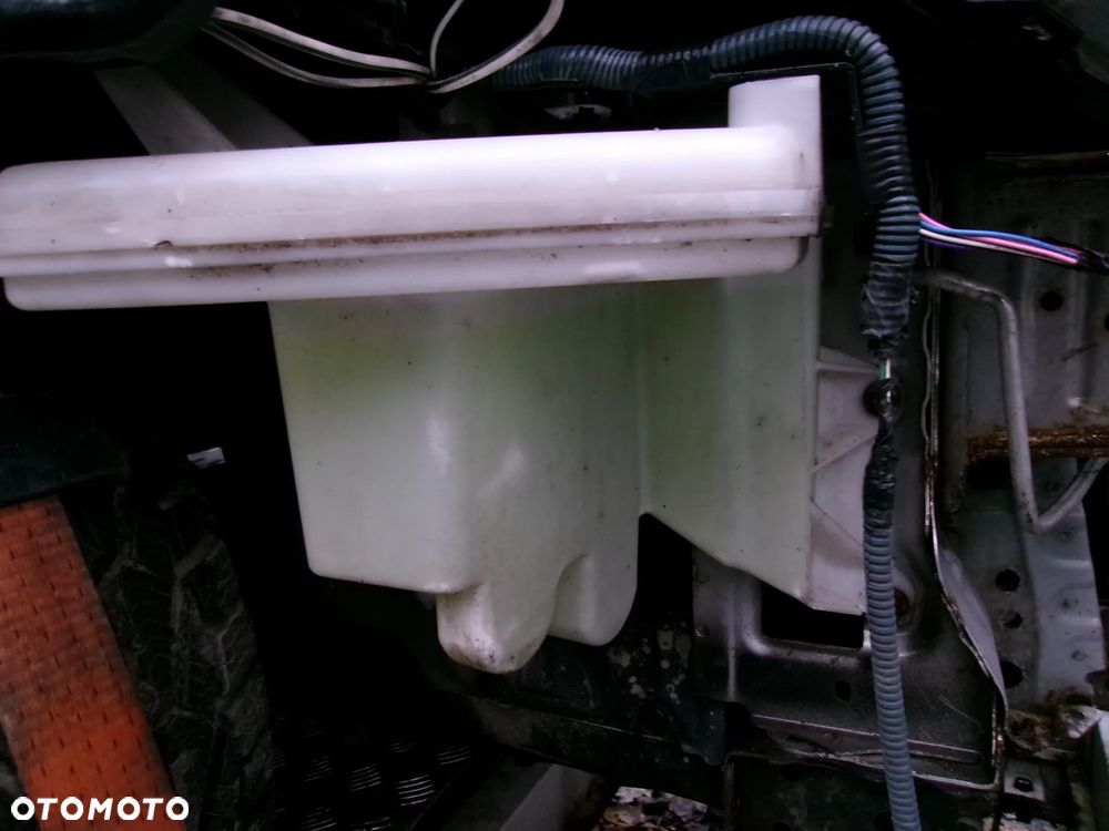 ZBIORNICZEK SPRYSKIWACZY POMPKI TOYOTA AURIS II  12-18 - 1