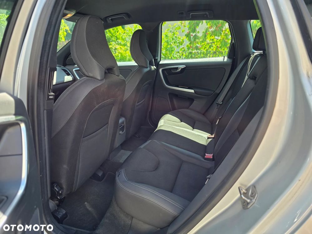 Volvo XC 60 D4 Geartronic Momentum - 11