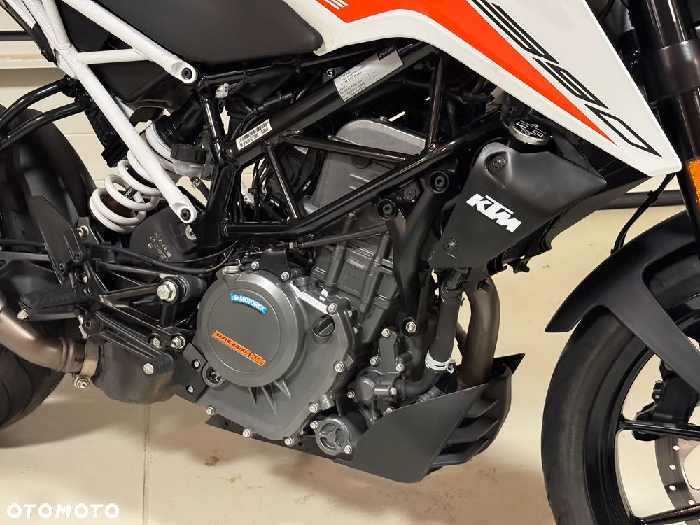 KTM Duke - 13