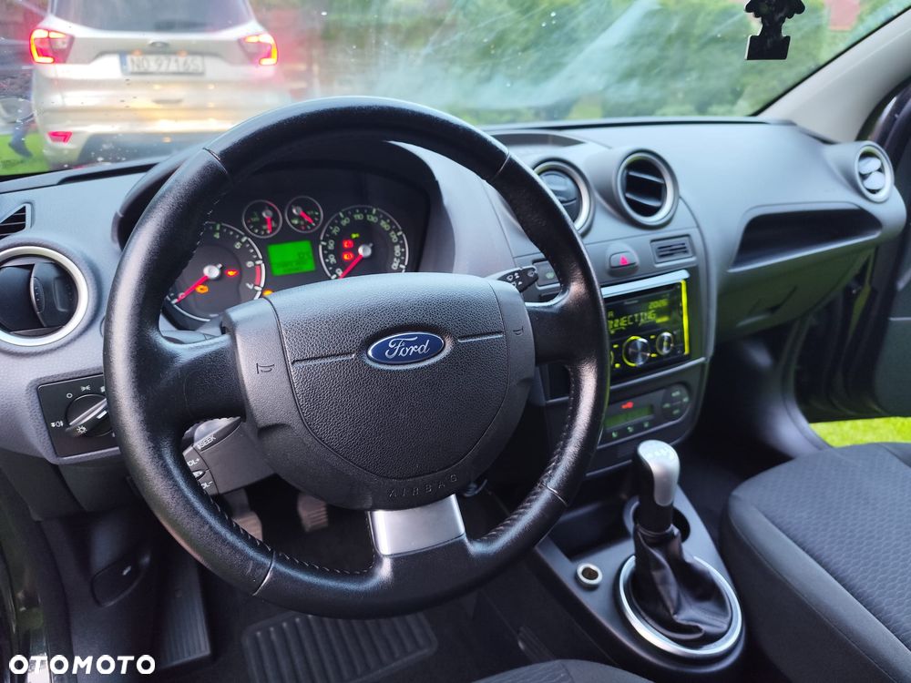 Ford Fiesta 1.4 Ghia - 32