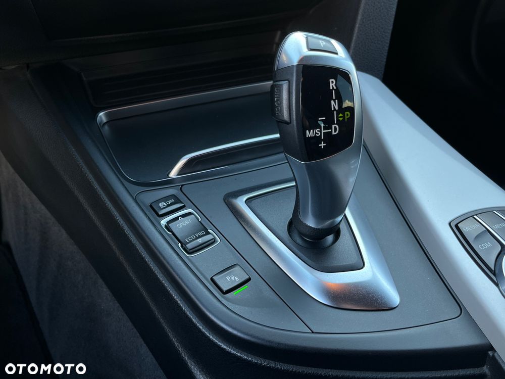 BMW Seria 3 320d Sport Line Shadow - 15