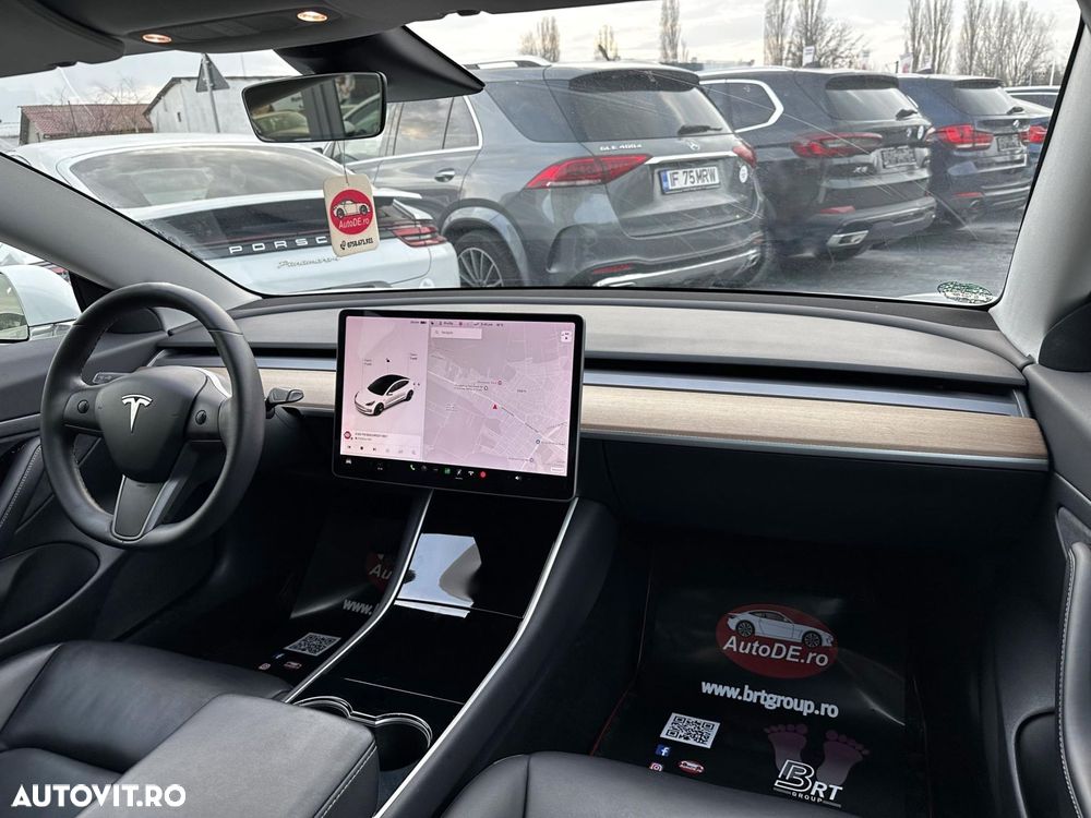 Tesla Model 3 - 8