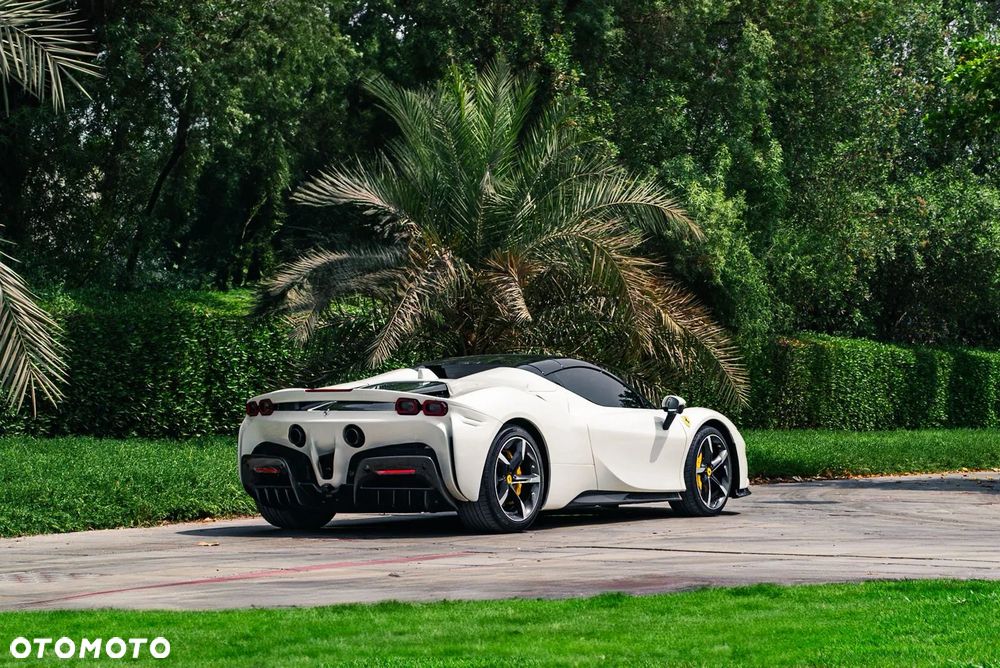 Ferrari SF90 Spider - 13