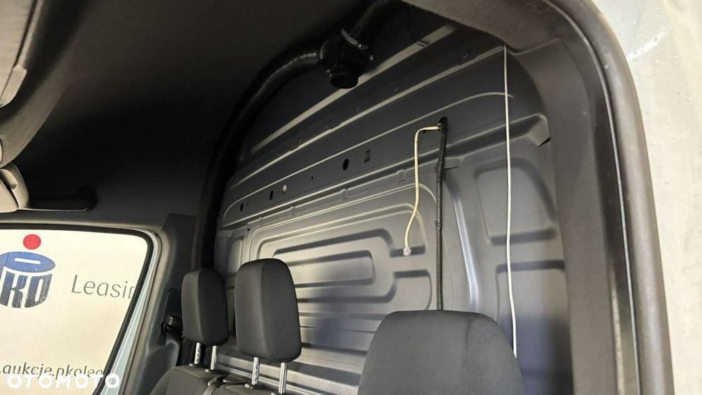 Mercedes-Benz Sprinter - 15
