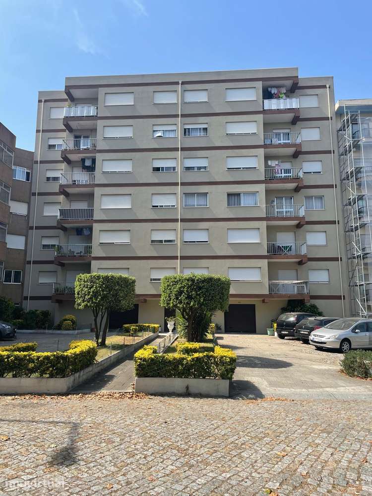 Apartamento T2 com varanda e garagem em Matosinhos - Grande imagem: 3/28