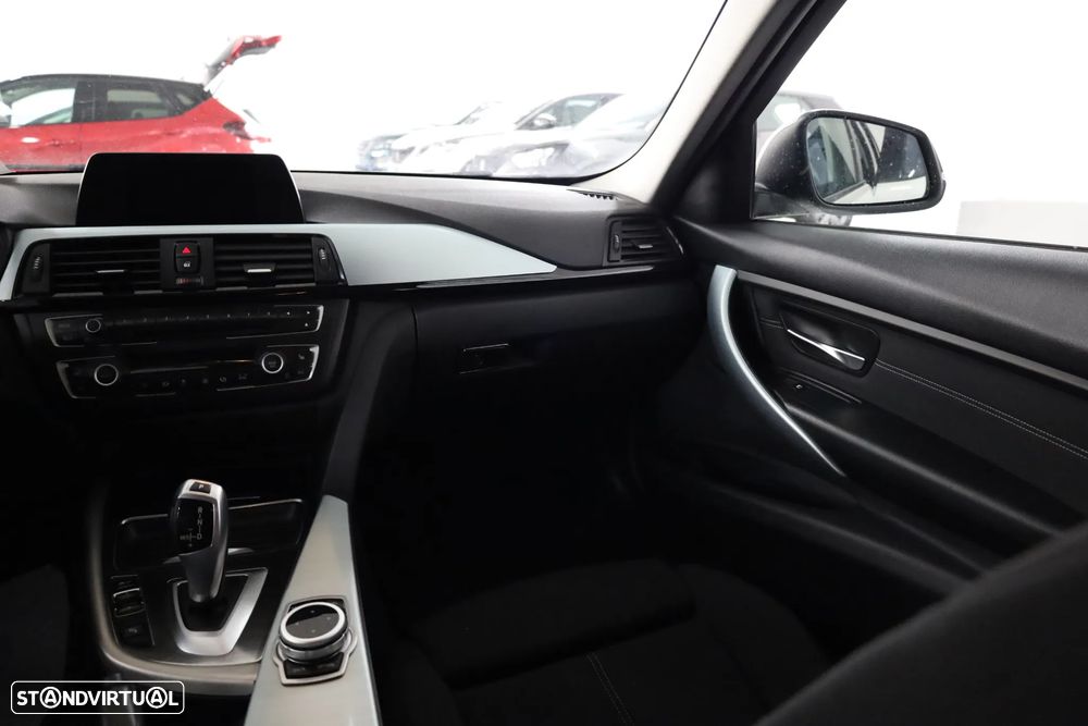 BMW 318 d Aut. Sport Line - 12