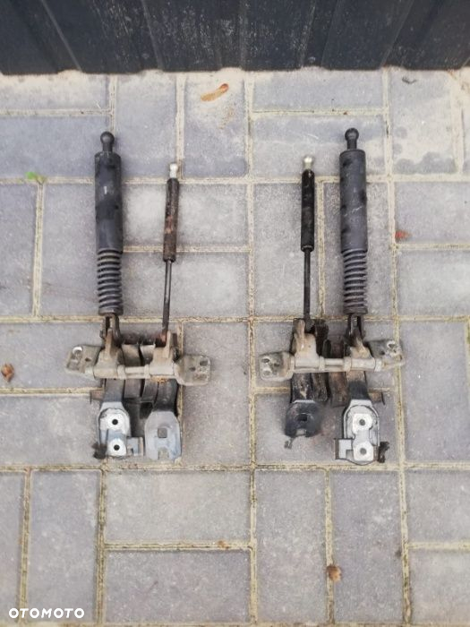 Zawias amortyzator, sprężyna tylnej klapy, tył BMW E39 kombi touring - 2