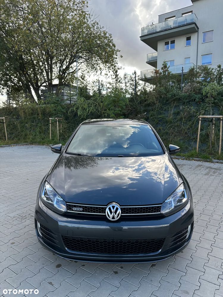 Volkswagen Golf - 2