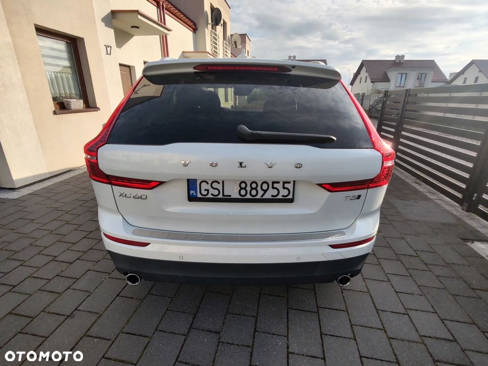 Volvo XC 60 T5 AWD Momentum - 4