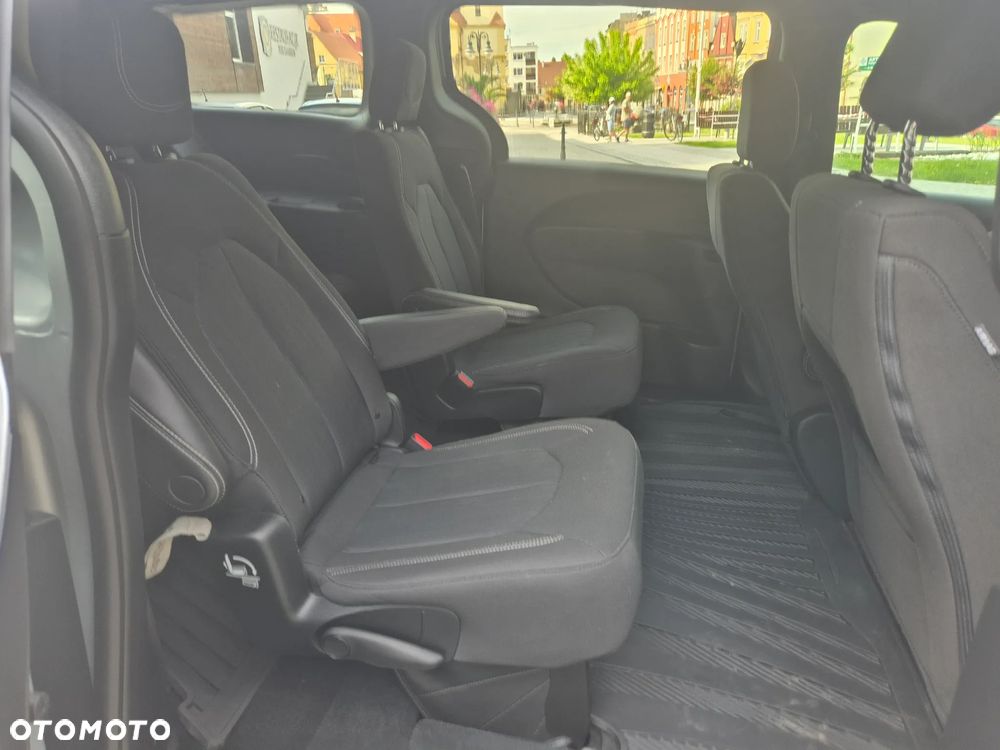 Chrysler Pacifica - 20
