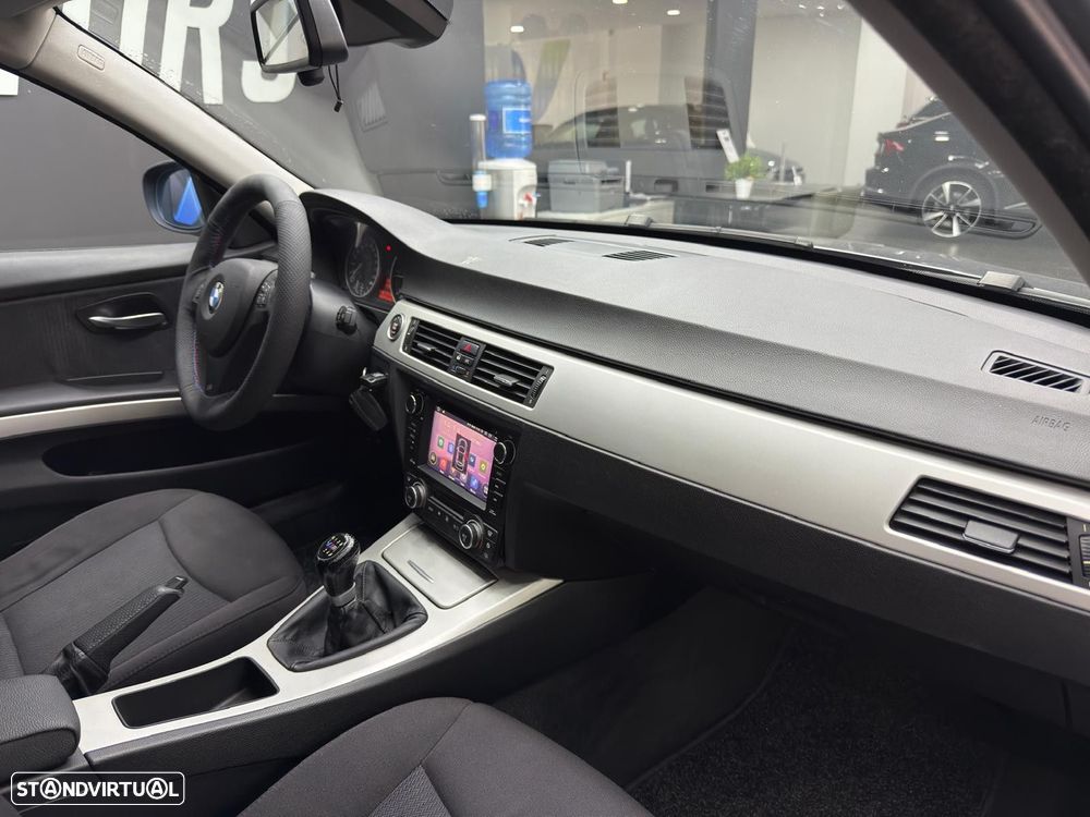 BMW 318 d Navigation Sport - 26