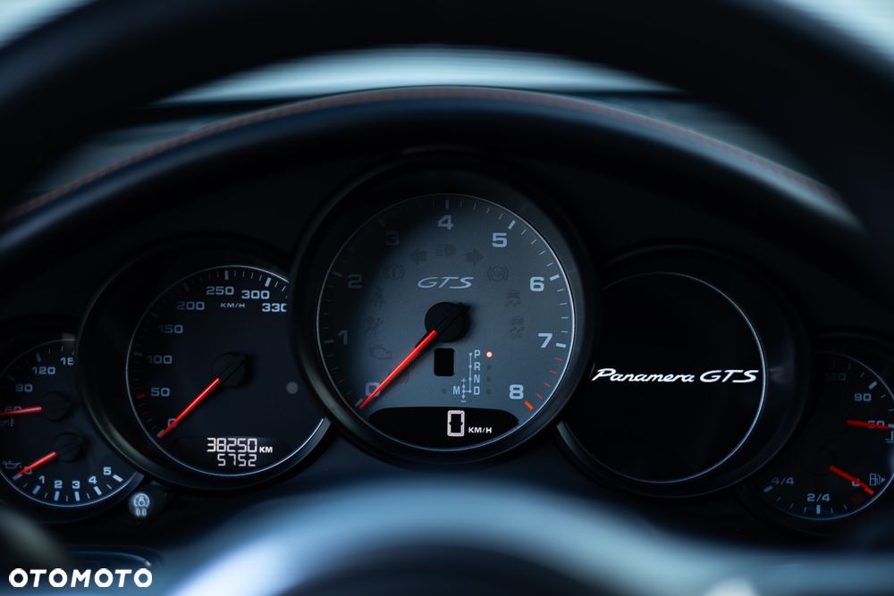 Porsche Panamera GTS PDK - 32
