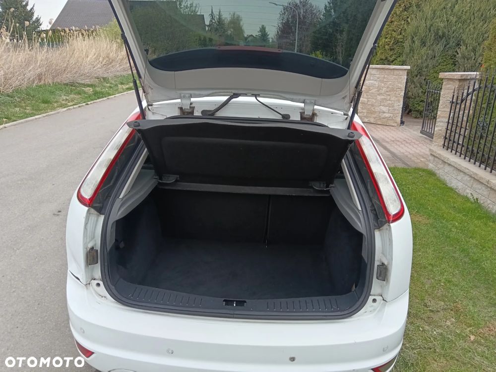 Ford Focus 2.0 TDCi DPF Style+ - 11