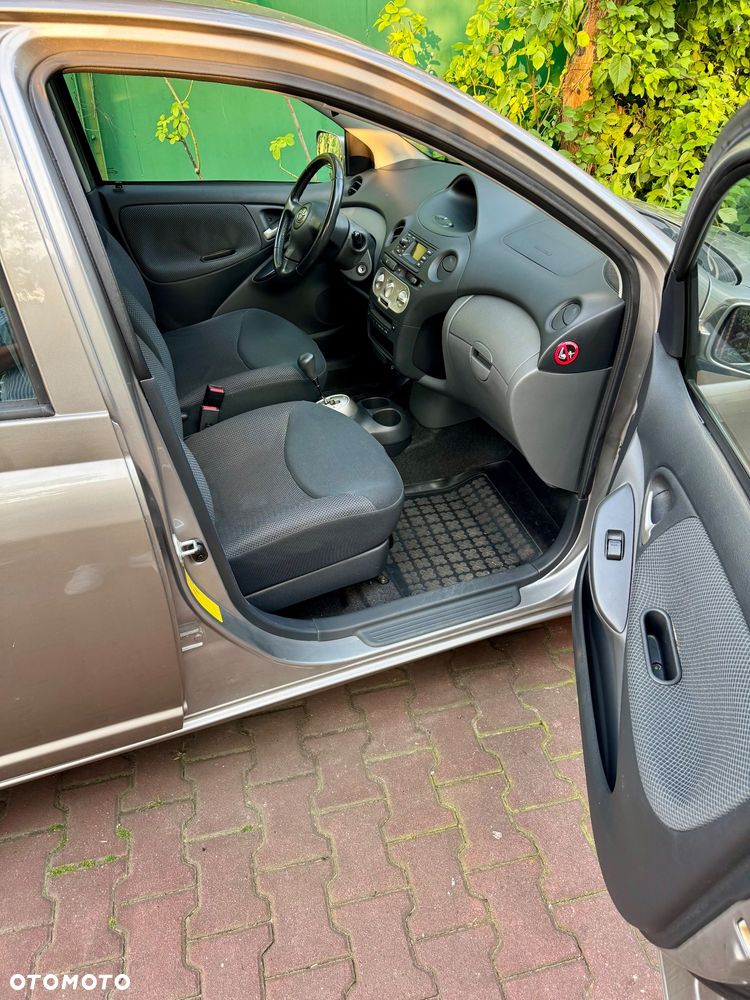 Toyota Yaris - 9