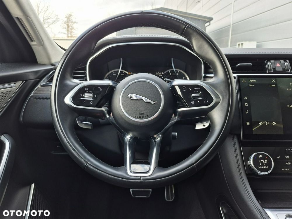 Jaguar F-Pace P250 AWD SE - 28
