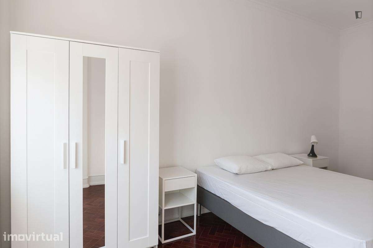 Quarto - localizado em Roma-Areeiro Lisbon - Grande imagem: 3/13