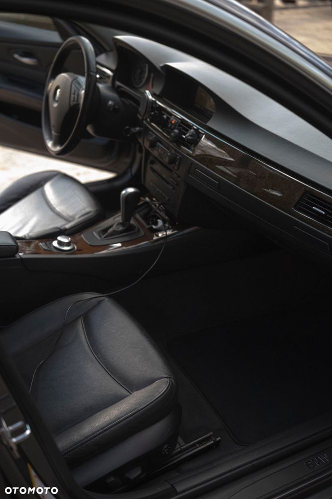 BMW Seria 3 330i - 9