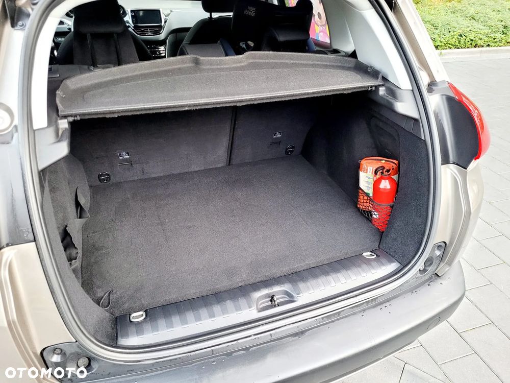 Peugeot 2008 1.2 Pure Tech Allure S&S - 8