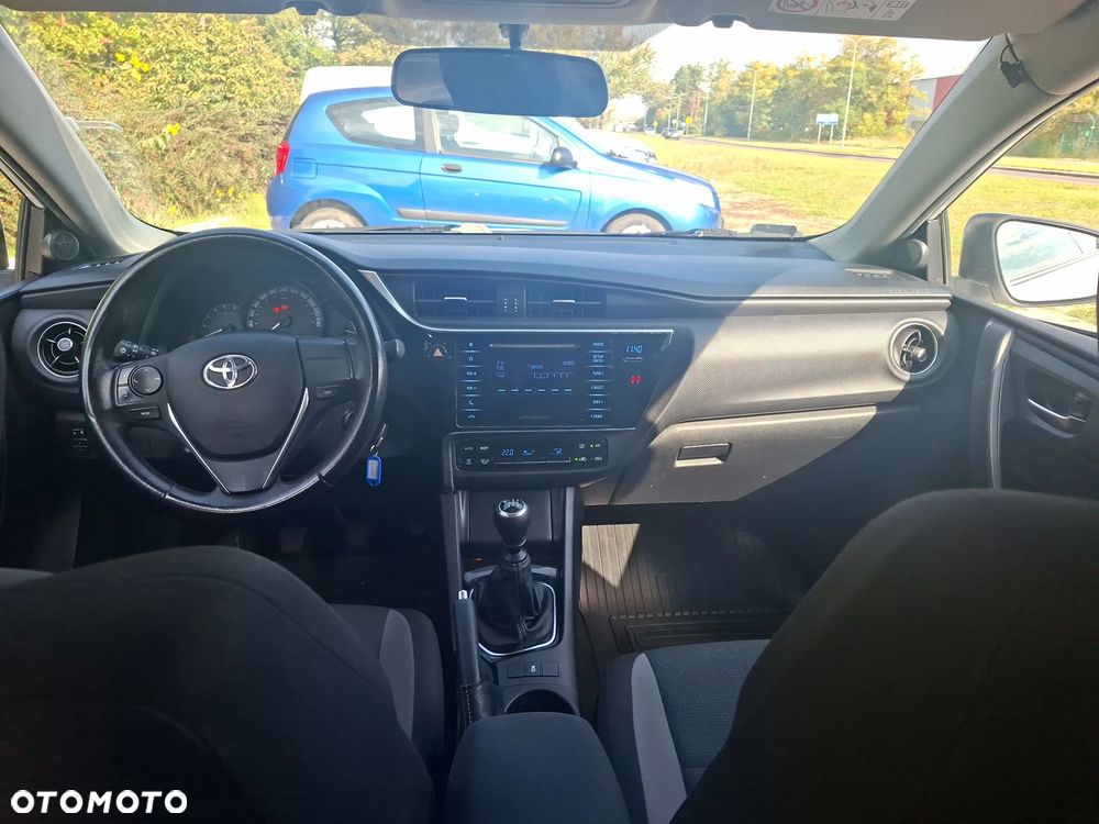 Toyota Auris - 12