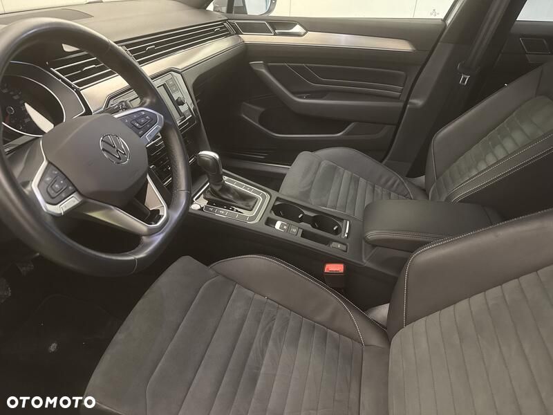 Volkswagen Passat - 12