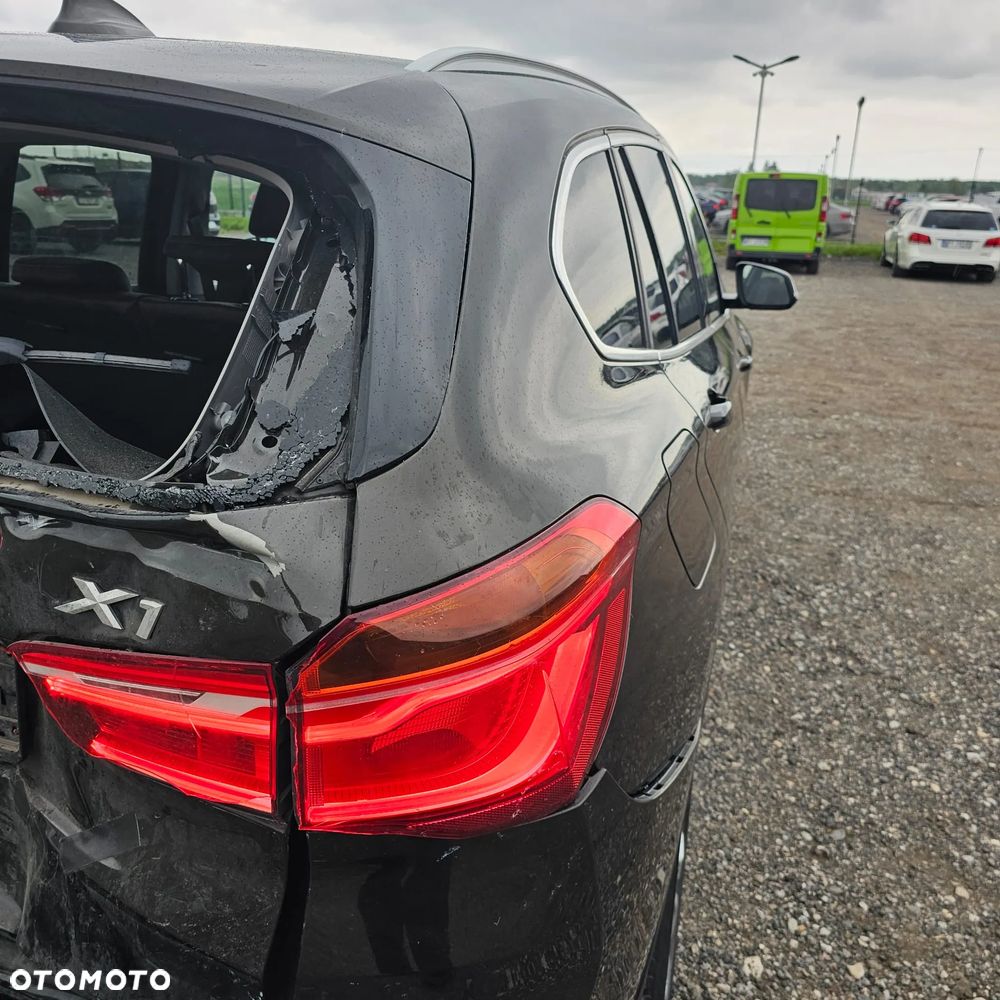 BMW X1 xDrive20i Sport Line - 22