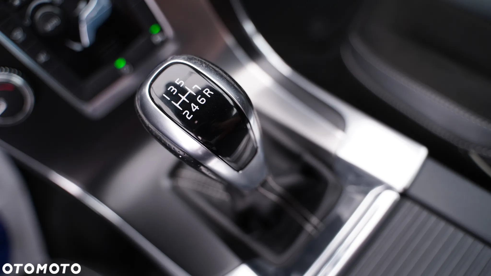 Volvo V60 D3 Drive-E R-Design Momentum - 39