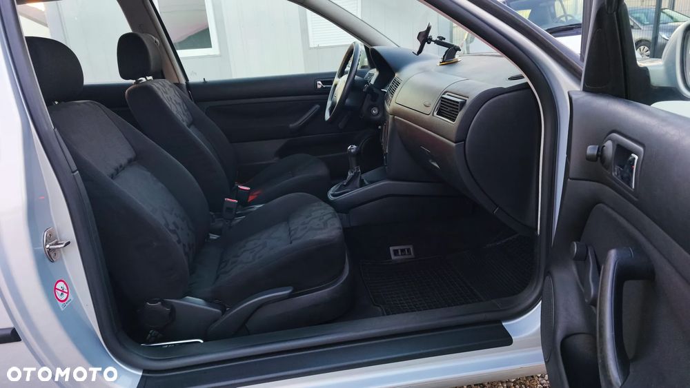 Volkswagen Golf - 23
